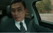Duy Hùng bị ông trùm ma túy khiển trách trong Lửa Ấm