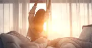 Dậy sớm để thành công: Nguy cơ suy nhược tăng gấp đôi nếu ngủ dưới 6 tiếng