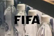 FIFA thay đổi quyết định: Cổ động viên được mang nước đóng chai vào sân World Cup