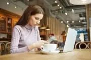 Gen Z thất nghiệp bị lừa đảo việc làm tấn công dồn dập nhờ AI
