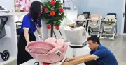 Ghế trẻ em trên ô tô chủ xe dán nhãn mác tự mua xuất hiện đại an toàn giá 200.000 đồng