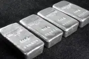 Giá bạc mất gần 50% sau 4 tháng, nhà đầu tư giữ hay bán?
