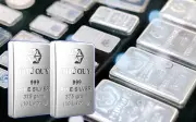 Giá bạc trong nước tăng giảm trái chiều, thế giới lao dốc
