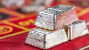 Giá bạc trong nước và thế giới giảm mạnh, nhà đầu tư thận trọng