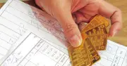 Giá vàng giằng co mạnh, tỷ giá ổn định bất chấp nhập siêu 17 tỉ USD