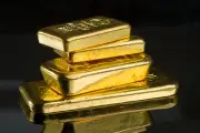Giá vàng đảo chiều lấy lại mốc 4.200 USD/ounce