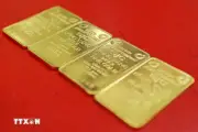 Giá vàng thế giới giảm do Fed cứng rắn, USD mạnh lên