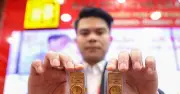 Giá vàng thế giới lao dốc cuối tuần, trong nước giảm 3 triệu đồng/lượng
