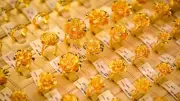 Giá vàng trong nước giảm mạnh, vàng thế giới rơi xuống dưới 4.000 USD/ounce