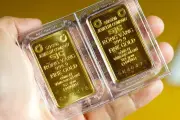 Giá vàng trong nước tiếp tục giảm mạnh, SJC xuống dưới 138,8 triệu đồng/lượng