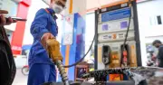Giá xăng dầu giảm mạnh từ 15 giờ hôm nay 25.6, xăng E5 RON 92 còn 19.359 đồng/lít