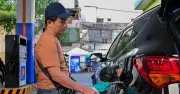 Giá xăng dầu hôm nay 10/6: Thế giới lao dốc, trong nước chờ điều chỉnh