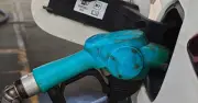 Giá xăng dầu hôm nay 25.6: Xăng E10 dự báo giảm dưới 1.000 đồng/lít