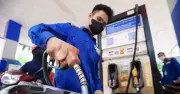 Giá xăng dầu đồng loạt giảm, một loại dầu giảm gần 1.000 đồng/lít