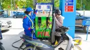 Giá xăng E5RON92 giảm hơn 1.200 đồng/lít, E10RON95-III lần đầu công bố giá cơ sở