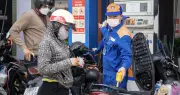 Giá xăng giảm hơn 8.000 đồng/lít, dầu diesel giảm gần 18.000 đồng/lít