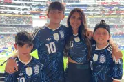 Gia đình Messi vỡ òa cảm xúc khi siêu sao Argentina lập công trước Áo