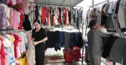 Gian hàng quần áo 0 đồng Duy Tân: Tình người ấm áp giữa lòng Cần Thơ