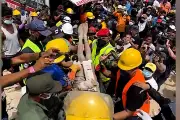 Giải cứu nạn nhân mắc kẹt 4 ngày dưới đống đổ nát ở Venezuela