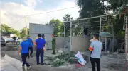 Giải tỏa biển quảng cáo trái phép và chợ cóc trên đường Hồ Chí Minh