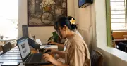 Giới trẻ thừa nhận 'nghiện' mạng xã hội, dành 5-10 tiếng mỗi ngày