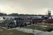Giông lốc làm sập sân khấu nổi Tuần lễ Âm nhạc Quốc tế trên sông Hương