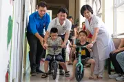 Gần 100 trẻ tự kỷ, bại não nhận quà 'Điều ước cho em' dịp 1/6