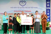 Gần 4,9 tỷ đồng 'Thắp sáng những ước mơ' cho trẻ em vùng cao