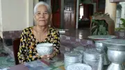 Gần nửa thế kỷ giữ nghề chạm bạc truyền thống của đồng bào Chăm