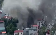 Hà Nội: Cháy lớn kèm khói đen bao trùm cửa hàng xe máy điện ở Hoài Đức