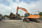 Hà Nội cưỡng chế, rào chắn 6 bến vật liệu xây dựng ven sông