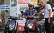 Hà Nội hỗ trợ hộ nghèo 20 triệu đồng chuyển đổi xe xăng sang xe xanh