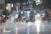 Hà Nội đón mưa vàng giải nhiệt sau chuỗi ngày nắng nóng