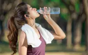 Hà Nội nắng nóng gay gắt, nhiều người nhập viện vì say nắng, sốc nhiệt