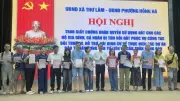 Hà Nội trao 200 sổ đỏ tái định cư cho dân phường Hồng Hà