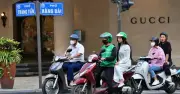 Hà Nội đề xuất hỗ trợ hộ nghèo chuyển đổi xe xăng sang xe điện tối đa 20 triệu