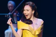 Hồ Quỳnh Hương tái xuất đầy cảm xúc tại live concert Phòng khách 3 thế hệ