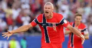 Haaland lập cú đúp ngày ra mắt World Cup, Na Uy thắng Iraq 4-1