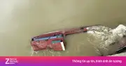Hai tàu hàng chìm trên sông Lô, 5 người may mắn thoát nạn
