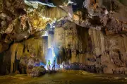 Hang động mới với thạch nhũ và ngọc động hiếm tại Phong Nha - Kẻ Bàng