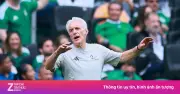 HLV Nam Phi chỉ trích VAR vì xử lý khác nhau với Messi và Zwane