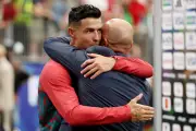 HLV Roberto Martinez nói điều đặc biệt khi Ronaldo lập kỷ lục World Cup