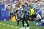 HLV Scaloni: Không lời nào có thể diễn tả đẳng cấp của Messi