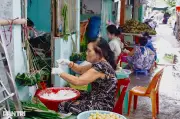 Hẻm nhỏ TPHCM 'đỏ lửa' 4 ngày mỗi năm làm bánh ú đón Tết Đoan Ngọ