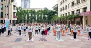 Hơn 100 người cùng tận hưởng sáng cuối tuần khỏe mạnh với yoga