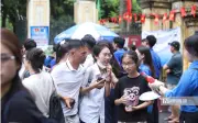 Hơn 1,2 triệu thí sinh thi tốt nghiệp THPT 2026 môn tiếng Anh sáng 12/6
