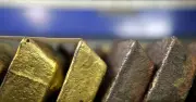 Hơn 450 người Mỹ mất 68 triệu USD vì mua vàng phụ phí cắt cổ
