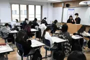 Hàn Quốc lần đầu phát hiện thí sinh dùng kính thông minh AI gian lận thi cử