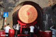 Hàng trăm trống 'khổng lồ' qua Kinh thành Huế chuẩn bị hợp diễn
