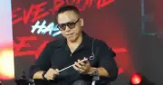 Hoàng Touliver ngồi xe lăn lên sân khấu fan meeting Space Speaker